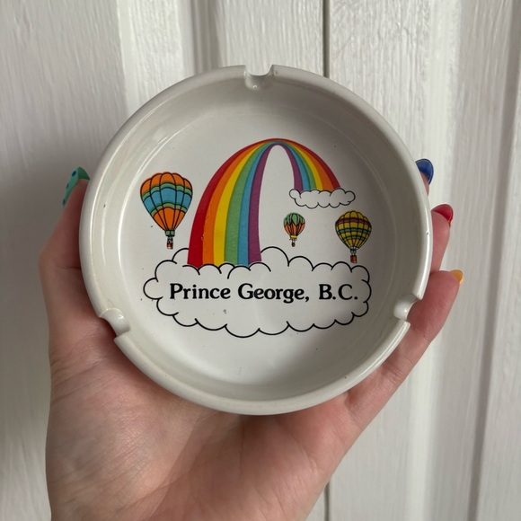 Vintage Prince George, B.C. Rainbow Hot Air Balloon Ashtray - Picture 1 of 3